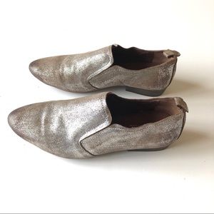 Seychelles Shoes - Metallic silver Seychelles with distressed toe Seychelles Shoes - Metallic silver Seychelles with distressed toe